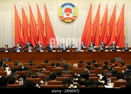 (151106) -- PEKING, 6. November 2015 -- die Eröffnung der 13. Sitzung des 12. Nationalen Komitees der politischen Beratungskonferenz des chinesischen Volkes (CPPCC) findet am 6. November 2015 in Peking, der Hauptstadt Chinas, statt. Der chinesische Ministerpräsident Li Keqiang und Yu Zhengsheng, Vorsitzender des Nationalkomitees des CPPCC, nahmen an der Sitzung Teil. ) (mp) CHINA-PEKING-CPPCC-SITZUNG (CN) LiuxWeibing PUBLICATIONxNOTxINxCHN Peking 6. November 2015 die Eröffnung der 13. Sitzung des 12. Nationalen Komitees der chinesischen Prominenten S politische Beratungskonferenz CPPCC IST Held in Peking Hauptstadt von China N Stockfoto