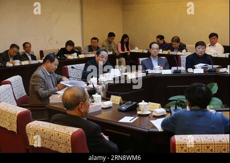 (151107) -- PEKING, - Yu Zhengsheng, Vorsitzender des Nationalen Komitees der Politischen Konsultativkonferenz des chinesischen Volkes (CPPCC), nimmt an einer Gruppendiskussion der 13. Sitzung des Ständigen Komitees des 12. CPPCC-Nationalkomitees in Peking, Hauptstadt Chinas, am 6. November 2015 Teil. ) (dhf) CHINA-BEIJING-YU ZHENGSHENG-CPPCC STÄNDIGE AUSSCHUSSSITZUNG (CN) LiuxWeibing PUBLICATIONxNOTxINxCHN Peking Yu Zheng Sheng Vorsitzender des Nationalkomitees der chinesischen Prominenten S politische Beratungskonferenz CPPCC schließt sich einer Gruppendiskussion der 13. Sitzung des Thing-Ausschusses von 12 an Stockfoto