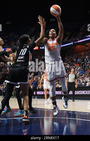 31. August 2023: Connecticut Sun Forward Alyssa Thomas (25) schießt den Ball während eines WNBA-Spiels zwischen Phoenix Mercury und Connecticut Sun in der Mohegan Sun Arena in Uncasville, Connecticut. Erica Denhoff/CSM Stockfoto