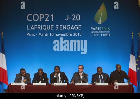 PARIS, 10. November 2015 -- (von L-R)Äthiopischer Premierminister Haile Mariam Dessalegn, guineischer Präsident Alpha Conde, Benin-Präsident Thomas Boni Yayi, französischer Präsident Francois Hollande, Gabuns Präsident Ali Bongo und der ghanaische Präsident John Dramani Mahama halten im Anschluss an ein Mittagessen im Elysee-Palast eine Pressekonferenz ab, um die afrikanischen Präsidenten, die an der nachhaltigen Entwicklung beteiligt sind, im Hinblick auf die COP21 am 10. November 2015 in Paris (Frankreich) zu ehren. Die Klimakonferenz der Vereinten Nationen 2015 (COP 21) wird vom 30. November bis 11. Dezember in Paris stattfinden, mit dem Ziel, eine rechtsverbindliche und einheitliche Organisation zu erreichen Stockfoto