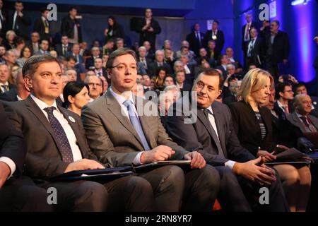 (151111) -- SREBRENICA, 11. November 2015 -- (L-R, Front Row) Vorsitzender des Ministerrats von Bosnien und Herzegowina (BiH) Denis Zvizdic, serbischer Ministerpräsident Aleksandar Vucic, Präsident der Republika Srpska (RS) von Bosnien und Herzegowina Milorad Dodik und Premierminister von Bosnien und Herzegowina Zeljka Cvijanovic nehmen an der Internationalen Investitions- und Entwicklungskonferenz Srebrenica 2015 im Kulturdom in Srebrenica, Bosnien und Herzegowina, 11. November 2015, Teil. ) BOSNIEN UND HERZEGOWINA-SREBRENICA-INVESTITIONSKONFERENZ HarisxMemija PUBLICATIONxNOTxINxCHN 151111 Srebrenica 11. November 2015 l r Front Row Vorsitzender des Ministerrats von Stockfoto