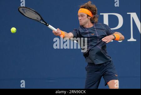 31. August 2023: Andrey Rubelev besiegte Gael Monfils (FRA) mit 6:4, 6:3, 3:6, 6:1 bei den US Open, die im Billie Jean King National Tennis Center in Flushing, Queens, New York, gespielt wurden. © Grace Schultz/CSM Stockfoto