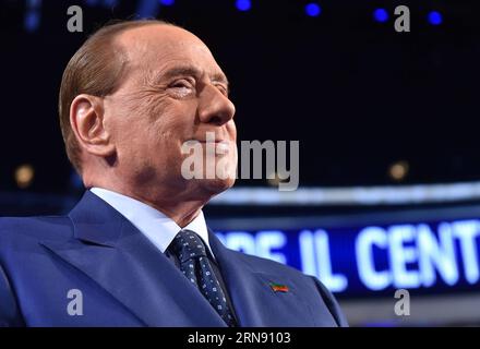 (151113) -- ROM, 13. November 2015 -- der ehemalige italienische Premierminister Silvio Berlusconi nimmt am 12. November 2015 in Rom, Italien, eine Fernsehsendung mit dem Namen Door to Door auf. Berlusconi kommentierte die Demokratische Partei und erklärte, dass er wieder im politischen Bereich mit Lega Nord-Führer Matteo Salvini sein werde, um die Mitte rechts wieder aufzubauen. (Zjy) ITALIEN-ROM-BERLUSCONI AlbertoxLingria PUBLICATIONxNOTxINxCHN Rom 13. November 2015 ehemalige italienische Premierminister Silvio Berlusconi Records ein Fernsehprogramm namens Door to Door in Rom Italien AM 12. November 2015 kommentierte Berlusconi die Demokratische Partei und erklärte Thatcher HE Stockfoto