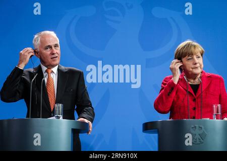 (151113) -- BERLIN, 13. November 2015 -- die deutsche Kanzlerin Angela Merkel (R) und der australische Premierminister Malcolm Turnbull nahmen am 13. November 2015 an einer Pressekonferenz im Bundeskanzleramt in Berlin Teil. )(zhf) GERMANY-BERLIN-AUSTRALIA-PM-VISIT ZhangxFan PUBLICATIONxNOTxINxCHN Berlin 13. November 2015 Bundeskanzlerin Angela Merkel r und der australische Premierminister Malcolm Turnbull nehmen AM 13. November 2015 an einer Pressekonferenz IM Bundeskanzleramt in Berlin Deutschland Teil Zhf Deutschland Berlin Australien PM Visit ZhangxFan PUICATIONxCHINxCHXTxN Stockfoto