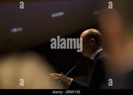 (151114) -- ROM, 14. November 2015 -- der italienische Innenminister Angelino Alfano spricht während einer Pressekonferenz nach einem Sondertreffen in Rom, Italien, 14. November 2015. Nach den tödlichen Terroranschlägen in Paris hat die italienische Regierung die Alarmstufe auf zwei erhöht, was bedeutet, dass spezielle Streitkräfte bereit sind, bei Bedarf sofort einzugreifen, so Alfano. ) (Zjy) ITALIEN-ROM-ALARMSTUFE ERHÖHEN JinxYu PUBLICATIONxNOTxINxCHN 151114 Rom 14. November 2015 italienische Innenminister Angelino Alfano spricht auf einer Pressekonferenz nach einer Sondertagung in Rom Italien 14. November 2015 im Anschluss an die Stockfoto