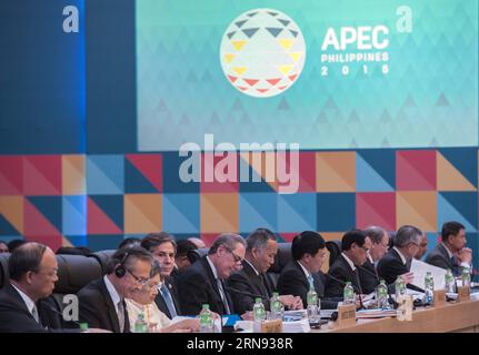 (151116) -- MANILA, 16. November 2015 -- Beamte nehmen am Ministertreffen für die asiatisch-pazifische wirtschaftliche Zusammenarbeit (APEC) am 16. November 2015 in Manila auf den Philippinen Teil. Die Minister der APEC legten Wert auf integratives Wachstum und betonten die Rolle des Dienstleistungssektors bei der Förderung des Wirtschaftswachstums in der Region. ) DIE PHILIPPINEN-MANILA-APEC-MINISTERTAGUNG LuixSiuxWai PUBLICATIONxNOTxINxCHN Manila 16. November 2015 Beamte nehmen an der APEC-Ministertagung für asiatisch-pazifische wirtschaftliche Zusammenarbeit in MANILA Teil die Philippinen legten AM 16. November 2015 auf der APEC-Ministertagung Wert auf integratives Wachstum und Stockfoto