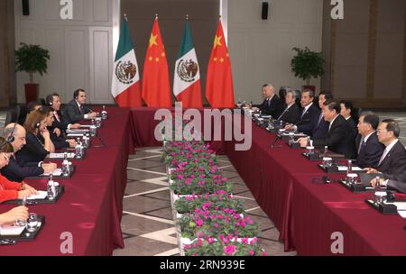 (151116) -- ANTALYA, 16. November 2015 -- der chinesische Präsident Xi Jinping (3. R) trifft sich mit dem mexikanischen Präsidenten Enrique Pena Nieto in Antalya, Türkei, am 16. November 2015. )(mcg) TÜRKEI-ANTALYA-CHINA-XI JINPING-MEXIKANISCHES PRÄSIDENTENTREFFEN MaxZhancheng PUBLICATIONxNOTxINxCHN Antalya 16. November 2015 der chinesische Präsident Xi Jinping 3. R trifft sich mit dem MEXIKANISCHEN Präsidenten Enrique Pena Nieto in Antalya Türkei 16. November 2015 mcg Türkei Antalya China Xi Jinping MEXIKANISCHER Präsident Treffen MaxZUCHATCHINxBLATXN Stockfoto