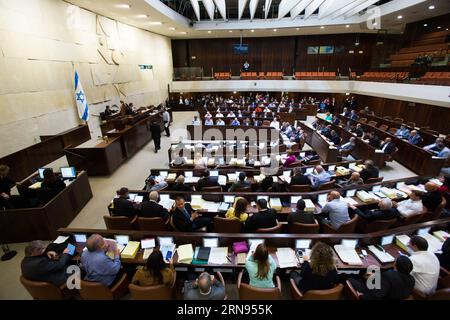 JERUSALEM, 18. November 2015 – Mitglieder der Knesset (israelisches parlament) nehmen am 18. November 2015 an der Abstimmung über den Staatshaushalt 2015-2016 im Versammlungssaal der Knesset in Jerusalem Teil. Das israelische parlament billigte am 19. November den Staatshaushalt für 2015-2016 nach einer nächtlichen Marathondiskussion. () MIDEAST-JERUSALEM-ISRAEL-KNESSET-BUDGET-VOTING Xinhua/JINI PUBLICATIONxNOTxINxCHN Jerusalem 18. November 2015 Mitglieder des israelischen Parlaments der Knesset nehmen an der ABSTIMMUNG ÜBER DEN Staatshaushalt 2015 2016 IM PLENARSAAL der Knesset in Jerusalem Teil AM 18. November 2015 genehmigte das israelische Parlament AM frühen 19. November Stockfoto