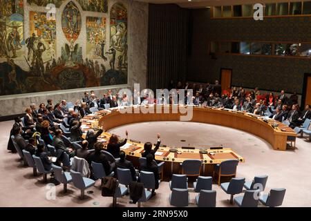 Sitzung des UN-Sicherheitsrats zum Kampf gegen ISIS (151120) -- NEW YORK, 20. November 2015 -- die UN-Sicherheitsratsabstimmung über eine Resolution zur Terrorismusbekämpfung am 20. November 2015 im UN-Hauptquartier in New York. Der UN-Sicherheitsrat hat hier am Freitag eine Resolution verabschiedet, in der alle Länder aufgefordert werden, die Anstrengungen zur Verhinderung weiterer Terroranschläge durch den Islamischen Staat (IS) und ähnliche Gruppen zu koordinieren. ) UN-SICHERHEITSRAT-ANTITERROR-IS LixMuzi PUBLICATIONxNOTxINxCHN Treffen des UN-SICHERHEITSRATS zur Bekämpfung von ISIS 151120 New York 20. November 2015 UN-Sicherheitsrat Stockfoto