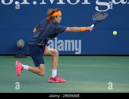 31. August 2023: Andrey Rubelev besiegte Gael Monfils (FRA) mit 6:4, 6:3, 3:6, 6:1 bei den US Open, die im Billie Jean King National Tennis Center in Flushing, Queens, New York, gespielt wurden. © Grace Schultz/CSM Stockfoto