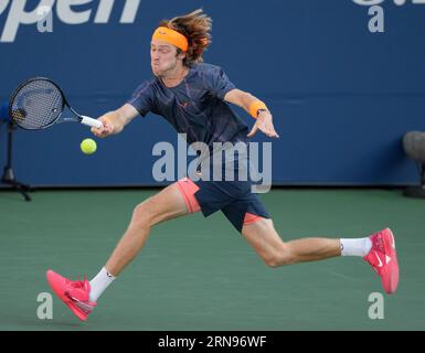 31. August 2023: Andrey Rubelev besiegte Gael Monfils (FRA) mit 6:4, 6:3, 3:6, 6:1 bei den US Open, die im Billie Jean King National Tennis Center in Flushing, Queens, New York, gespielt wurden. © Grace Schultz/CSM Stockfoto