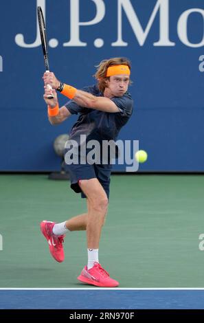 31. August 2023: Andrey Rubelev besiegte Gael Monfils (FRA) mit 6:4, 6:3, 3:6, 6:1 bei den US Open, die im Billie Jean King National Tennis Center in Flushing, Queens, New York, gespielt wurden. © Grace Schultz/CSM Stockfoto