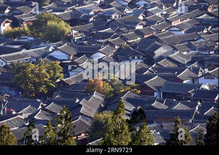 (151122) -- PEKING, 22. Nov. 2015 -- Foto aufgenommen am 16. Nov. 2015 zeigt einen Blick auf die antike Stadt Lijiang in der südwestlichen chinesischen Provinz Yunnan. ) Xinhua Photo Weekly choices YangxZongyou PUBLICATIONxNOTxINxCHN 151122 Peking 22. November 2015 Foto aufgenommen AM 16. November 2015 zeigt eine Ansicht der alten Stadt Lijiang im Südwesten Chinas S Yunnan Provinz XINHUA Photo Weekly choices YangxZongyou PUBLICATIONxNOTxINxCHN Stockfoto