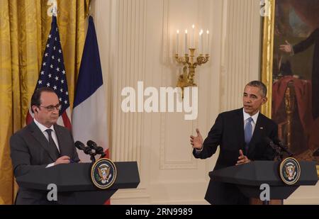 (151124) -- WASHINGTON D.C., 24. November 2015 -- US-Präsident Barack Obama(R) und der französische Präsident Francois Hollande nehmen am 24. November 2015 an einer Pressekonferenz in Washington D.C., den Vereinigten Staaten, Teil. US-Präsident Barack Obama und sein französischer Amtskollege Francois Hollande drängten Russland und die Türkei am Dienstag, eine Eskalation zu vermeiden, nachdem ein russisches Kampfflugzeug von der Türkei abgestürzt wurde. US-WASHINGTON D.C.-OBAMA-HOLLANDE-PRESSEKONFERENZ BaoxDandan PUBLICATIONxNOTxINxCHN 151124 Washington D C 24. November 2015 US-Präsident Barack Obama r und französischer Präsident Hollande nehmen an einer Pressekonferenz in Wash Teil Stockfoto