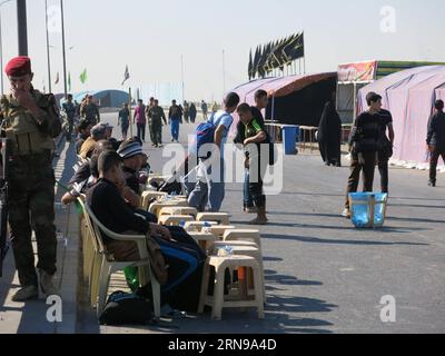 (151125) -- BAGDAD, 25. November 2015 -- schiitische Muslime beginnen am 25. November 2015 in die Karbala zu gehen, um an den Jahrestag von Imam Hussein in Bagdad, Irak, zu erinnern. Millionen von Trauernden versammelten sich in der heiligen Stadt Karbala im Irak, um an den Jahrestag des Martyriums von Imam Hussein zu erinnern. IRAK-BAGDAD-IMAM HUSSAIN-GEDENKTAG KhalilxDawood PUBLICATIONxNOTxINxCHN 151125 Bagdad Nov 25 2015 Muslime gehen zur Karbala, um zum Gedenken an Imam Hussein in Bagdad Irak AM 25 2015. November versammelten sich Millionen von Morne im Irak in der Heiligen Stadt Karbala, um des Martyriums zum Jahrestag des Martyriums zu gedenken Stockfoto