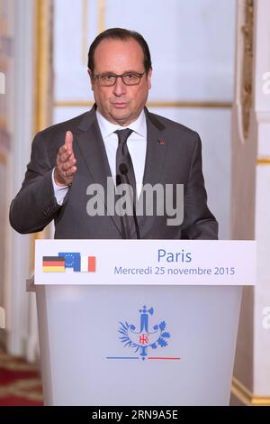 (151125) -- PARIS, 25. November 2015 -- der französische Präsident Francois Hollande gibt am 25. November 2015 nach einem Treffen mit der deutschen Bundeskanzlerin Angela Merkel (nicht im Bild) im Präsidentenpalast Elysee in Paris eine gemeinsame Erklärung ab. die deutsche Bundeskanzlerin Angela Merkel und der französische Präsident Francois Hollande haben am Mittwoch ihre Entschlossenheit geschworen, gemeinsam gegen den Terrorismus zu kämpfen. FRANKREICH-PARIS-DEUTSCHLAND-TERRORISMUSBEKÄMPFUNG NicolasxKovarik PUBLICATIONxNOTxINxCHN 151125 Paris Nov. 25 2015 der französische Präsident Francois Hollande gibt nach einem Treffen mit der deutschen Bundeskanzlerin Angela eine gemeinsame Erklärung ab Stockfoto