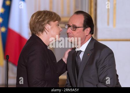 (151125) -- PARIS, 25. November 2015 -- der französische Präsident Francois Hollande(R) spricht mit der deutschen Bundeskanzlerin Angela Merkel während einer Pressekonferenz nach einem Treffen im Präsidentenpalast Elysee in Paris am 25. November 2015. die deutsche Bundeskanzlerin Angela Merkel und der französische Präsident Francois Hollande haben am Mittwoch ihre Entschlossenheit geschworen, gemeinsam gegen den Terrorismus zu kämpfen. ) FRANKREICH-PARIS-DEUTSCHLAND-TERRORISMUSBEKÄMPFUNG NicolasxKovarik PUBLICATIONxNOTxINxCHN 151125 Paris Nov. 25 2015 französischer Präsident Hollande r spricht mit Bundeskanzlerin Angela Merkel während einer Pressekonferenz nach einer Meetin Stockfoto