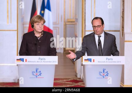 (151125) -- PARIS, 25. November 2015 -- der französische Präsident Francois Hollande(R) und die deutsche Bundeskanzlerin Angela Merkel geben nach einem Treffen im Präsidentenpalast Elysee in Paris, Frankreich, am 25. November 2015 eine gemeinsame Erklärung ab. Der Besuch der deutschen Kanzlerin Angela Merkel und des französischen Präsidenten Francois Hollande am Mittwoch versprachen die Entschlossenheit, gemeinsam gegen den Terrorismus zu kämpfen. ) FRANKREICH-PARIS-DEUTSCHLAND-TERRORISMUSBEKÄMPFUNG NicolasxKovarik PUBLICATIONxNOTxINxCHN 151125 Paris Nov 25 2015 der französische Präsident Hollande r und die deutsche Bundeskanzlerin Angela Merkel geben nach einem Treffen AUF der PRE eine gemeinsame Erklärung ab Stockfoto