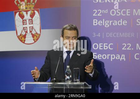 (151204) -- BELGRAD, 4. Dezember 2015 -- Ivica Dacic, amtierende Vorsitzende der Organisation für Sicherheit und Zusammenarbeit in Europa (OSZE), spricht während einer gemeinsamen Pressekonferenz mit dem deutschen Außenminister Frank-Walter Steinmeier (nicht im Bild) auf dem 22. OSZE-Ministerrat in Belgrad, Serbien, am 4,2015. Dezember. Steinmeier wird der nächste Vorsitzende der OSZE sein, da Deutschland 2016 den OSZE-Vorsitz übernimmt. ) SERBIEN-BELGRAD-OSZE-ABSCHLUSSSITZUNG VordragxMilosavljevic PUBLICATIONxNOTxINxCHN 151204 Belgrad DEZ 4 2015 Ivica Dacic Vorsitzende im Amt der Stockfoto