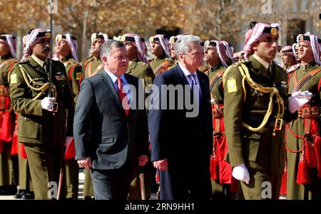 (151207) -- AMMAN, 7. Dezember 2015 -- der deutsche Präsident Joachim Gauck (2. R) inspiziert die Ehrenwache in Begleitung von König Abdullah II. Bin Al-Hussein von Jordanien (2. L) bei der Begrüßungszeremonie im Husseiniya-Palast in Amman, Jordanien, 7. Dezember 2015. Gauck ist auf einem offiziellen Besuch in Jordanien. ) JORDANIEN-AMMAN-DEUTSCHLAND-PRÄSIDENT-BESUCH MohammadxAbuxGhosh PUBLICATIONxNOTxINxCHN 151207 Amman DEC 7 2015 der deutsche Präsident Joachim Gauck 2. R inspiziert die EHRENGARDE in Begleitung von König Abdullah II. Am Al Hussein von Jordanien 2. L in der Begrüßungszeremonie im Palast in Amman Jordan DEC 7 2015 Gauck IS Stockfoto