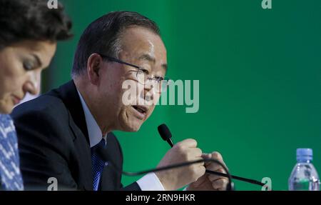 151207 -- PARIS, 7. Dezember 2015 -- UN-Generalsekretär Ban Ki-moon spricht auf einer Pressekonferenz während der Pariser Klimakonferenz in Le Bourget am nördlichen Stadtrand von Paris, Frankreich, 7. Dezember 2015. Die Minister aus der ganzen Welt trafen sich auf der Pariser Klimakonferenz, um das neue globale Klimaabkommen endgültig voranzutreiben. Das Übereinkommen von Paris wird voraussichtlich das zweite rechtsverbindliche Instrument im Rahmen des Rahmenübereinkommens der Vereinten Nationen über Klimaänderungen sein, ein vertrag, der die Industrieländer verpflichtet, die Führung bei der Senkung der CO2-Emissionen und der Bereitstellung finanzieller Unterstützung zu übernehmen Stockfoto