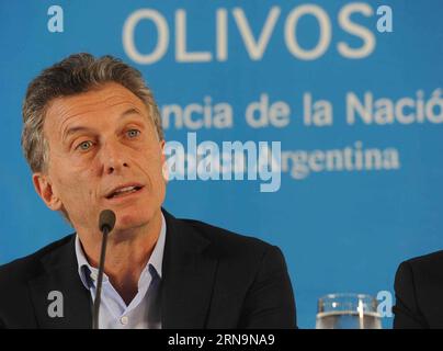 (151213) -- BUENOS AIRES, 12. Dezember 2015 -- Argentiniens Präsident Mauricio Macri nimmt an einer Pressekonferenz nach einem Treffen mit 24 Provinzgouverneuren in der Präsidentenresidenz von Olivos in Buenos Aires, Argentinien, am 12. Dezember 2015 Teil. Der argentinische Präsident Mauricio Macri traf sich am Samstag mit den Gouverneuren der 24 Provinzen des Landes, zu denen er dringend aufforderte, zusammenzuarbeiten. Jose Romero/TELAM) (da) (fnc) ARGENTINIEN-BUENOS AIRES-POLITICS-MACRI e TELAM PUBLICATIONxNOTxINxCHN 151213 Buenos Aires DEC 12 2015 argentinischer Präsident Mauricio Macri nimmt nach einem Me an einer Pressekonferenz Teil Stockfoto