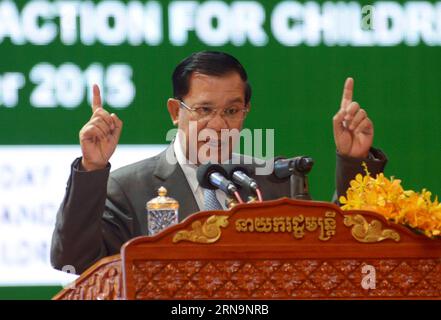 (151214) -- PHNOM PENH, 14. Dezember 2015 -- kambodschanischer Premierminister Hun Sen spricht während einer religiösen Konferenz in Phnom Penh, Kambodscha, 14. Dezember 2015. Hun Sen forderte am Montag die Menschen des Landes auf, auf die Lebensmittelsicherheit zu achten, nachdem verdorbener Reiswein seit letztem Monat 19 Menschen getötet und 172 weitere in der östlichen Provinz Kratie erkrankte. ) KAMBODSCHA-PHNOM PENH-PM-CONFERENCE-FOOD SAFETY Sovannara PUBLICATIONxNOTxINxCHN 151214 Phnom PENH DEC 14 2015 kambodschanische Premierminister HUN Sen spricht während einer religiösen Konferenz in Phnom PENH Kambodscha DEC 14 2015 HUN Sen AM Montag rief Celebr AUF Stockfoto