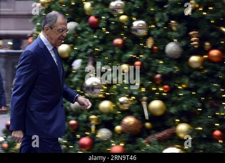 (151218) -- NEW YORK, 18. Dezember 2015 -- der russische Außenminister Sergej Lawrow trifft am 18. Dezember 2015 zum dritten Außenministertreffen der International Syria Support Group (ISSG) in New York (USA) ein. ) USA-NEW YORK-SYRIEN-GESPRÄCHE WangxLei PUBLICATIONxNOTxINxCHN 151218 New York DEZ 18 2015 Russische Außenminister Sergej Lawrow trifft zum dritten Außenministertreffen der International Syria Support Group in New York ein die Vereinigten Staaten AM DEZ 18 2015 USA New York Syrien spricht WangxLei PUBLICATIONxNOTxINxCHN Stockfoto