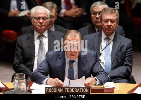 UN-Sicherheitsrat billigt Friedensplan für Syrien (151218) -- NEW YORK, 18. Dezember 2015 -- der russische Außenminister Sergej Lawrow (Front) spricht während eines Treffens des UN-Sicherheitsrats zu Syrien im UN-Hauptquartier in New York am 18. Dezember 2015. Der UN-Sicherheitsrat hat am Freitag eine Resolution verabschiedet, in der er einen internationalen Fahrplan für einen politischen Übergang unter syrischer Führung zur Beendigung des Konflikts in Syrien befürwortet, der dazu aufruft, dass die syrischen Friedensgespräche Anfang Januar beginnen. ) VN-SICHERHEITSRAT-SYRIEN-FAHRPLAN LixMuzi PUBLICATIONxNOTxINxCHN der VN-SICHERHEITSRAT genehmigt Friedensplan für Syrien Stockfoto