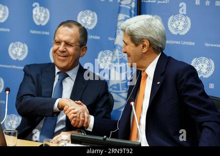 UN Sicherheitsrat billigt Friedensplan für Syrien (151219) -- NEW YORK, 19. Dezember 2015 -- US-Außenminister John Kerry (R), der russische Außenminister Sergej Lawrow und der Sondergesandte der Vereinten Nationen für Syrien Staffan de Mistura (nicht abgebildet) halten am 18. Dezember 2015 im UN-Hauptquartier in New York eine Pressekonferenz über Syrien ab. Der UN-Sicherheitsrat hat am Freitag eine Resolution verabschiedet, die darauf abzielt, den Konflikt in Syrien durch Friedensgespräche zu beenden. (azp) UN-USA-RUSSLAND-SYRIEN KONFLIKTPRESSEKONFERENZ LixMuzi PUBLICATIONxNOTxINxCHN UN-Sicherheitsrat genehmigt Friedensplan für Syrien New York DEC 1 Stockfoto
