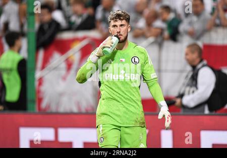 Warschau, Polen. August 2023 31. Kacper Tobiasz während des Spiels zwischen Legia Warszawa und dem FC Midtjylland, Donnerstag, den 31. August 2023 in Warschau, der Rückrunde des Play-offs für den UEFA Europa Conference League Wettbewerb. (Foto: Norbert Barczyk/PressFocus/SIPA USA) Credit: SIPA USA/Alamy Live News Stockfoto
