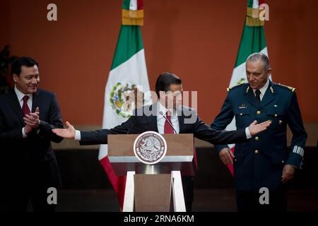 (160109) -- MEXIKO-STADT, 8. Januar 2016 -- der mexikanische Präsident Enrique Pena Nieto (C) nimmt am 8. Januar 2016 in Mexiko-STADT, der Hauptstadt Mexikos, an einer Pressekonferenz über die Verhaftung des meistgesuchten Drogenlord der Welt, Joaquin Guzman Loera, Teil. Enrique Pena Nieto bestätigte am Freitag die Gefangennahme des berüchtigten Drogenhändlers während eines Überfalls mexikanischer Marineinfanteristen. Pedro Mera) (da) (vf) MEXIKO-MEXIKO CITY-PRESIDENT-DRUG LORD CAPTURE e PedroxMera PUBLICATIONxNOTxINxCHN 160109 Mexiko-STADT 8. Januar 2016 der MEXIKANISCHE Präsident Enrique Pena Nieto C nimmt an einer Pressekonferenz ZUR Festnahme der World S Most Wa Teil Stockfoto