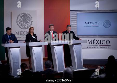 (160115) -- MEXIKO-STADT, 15. Januar 2016 -- (L-R) mexikanischer Wirtschaftsminister Ildefonso Guajardo, Außenministerin Claudia Ruiz Massieu, der Sprecher der mexikanischen Regierung Eduardo Sanchez und der Energieminister Pedro Joaquin Coldwell nehmen am 15. Januar 2016 an einer Pressekonferenz über die bevorstehende Reise des mexikanischen Präsidenten Enrique Pena Nieto zur Arabischen Halbinsel in Mexiko-Stadt, der Hauptstadt Mexikos, Teil. Laut der lokalen Presse wird der mexikanische Präsident Enrique Pena Nieto seine erste internationale Tour 2016 auf der Arabischen Halbinsel vom 17. Bis 21. Januar machen. Pedro Mera) (vf) (fnc) MEXIKO-MEXIKO STADT- Stockfoto