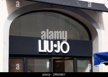 lyon, Frankreich - 08 30 2023 : liu Jo italienischer Fassadenladen Logo Marke und Textschild italien Store Mode Beschilderung an der Wand Eingang Boutique Stockfoto