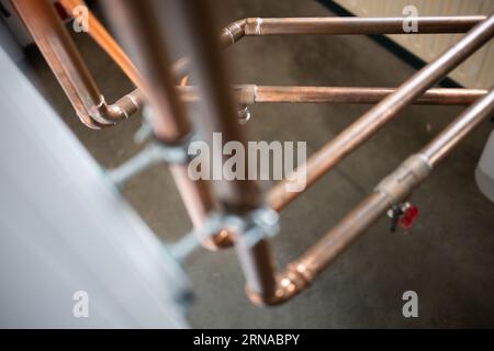 31. August 2023, Brandenburg, Groß Kreutz: Eine Wärmepumpe steht im „Wärmepumpenlabor“ der Potsdamer Handwerkskammer auf dem Campus Handwerk Bildung und Innovation (BIH). Foto: Sebastian Christoph Gollnow/dpa Stockfoto