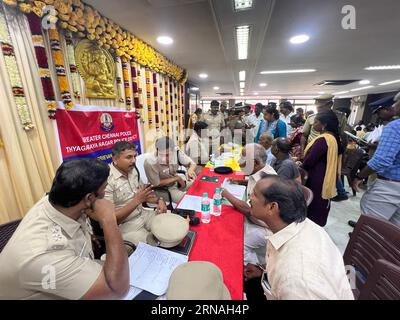 Chennai, Indien. September 2023. Die Polizei von Chennai, der Bezirk Theagaraya Nagar, organisierte ein ÖFFENTLICHES MEGA-LAGER für BESCHWERDEN in T.Nagar. Stellvertretender Polizeikommissar Ankit Jain. IPS und der stellvertretende Polizeichef Bharathi Rajan TPS nahmen persönlich an allen Beschwerdeführern Teil, um ihre Probleme frühestens zu lösen. Quelle: Seshadri SUKUMAR/Alamy Live News Stockfoto