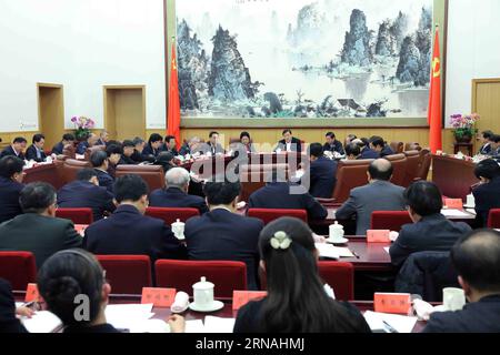 (160127) -- PEKING, 27. Januar 2016 -- Liu Yunshan, Mitglied des Ständigen Ausschusses des Politischen Büros des Zentralkomitees der Kommunistischen Partei Chinas (KPCh) und Direktor der Zentralkommission für die Führung des ethischen und kulturellen Fortschritts, leitet die 4. Plenarsitzung der kommission am 27. Januar 2016 in Peking (China). (Wjq) CHINA-BEIJING-LIU YUNSHAN-ETHIC AND CULTURAL PROGRESS-MEETING (CN) LiuxWeibing PUBLICATIONxNOTxINxCHN 160127 Peking Jan 27 2016 Liu Yunshan Mitglied des Thing Committee des Politischen Büros der Kommunistischen Partei Chinas ZK und Stockfoto