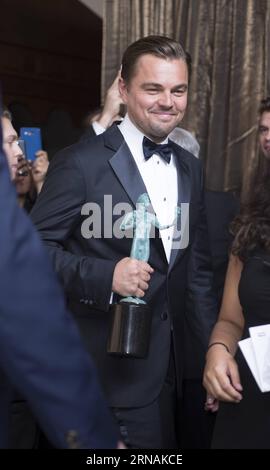(160131) -- LOS ANGELES, 31. Januar 2016 -- der Schauspieler Leonardo DiCaprio gewinnt am 30. Januar 2016 den besten Schauspieler im Film bei den 22. Screen Actors Guild Awards im Shrine Auditorium in Los Angeles, USA. ) U.S.-LOS ANGELES-22. FILMSCHAUSPIELER-GILDENPREISE? YangxLei PUBLICATIONxNOTxINxCHN Los Angeles Jan 31 2016 Schauspieler Leonardo DiCaprio gewinnt den besten Schauspieler IM Film BEI den 22nd Screen Actors Guild Awards IM Shrine Auditorium in Los Angeles (USA) AM 30 2016. Januar die US Los Angeles 22nd Screen Actors Guild Awards YangxLei PUBLATIONxNOTxINxCHN Stockfoto