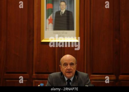 Alain Juppe, ehemaliger französischer Premierminister und Bürgermeister von Bordeaux, spricht auf einer Pressekonferenz in Algier am 2. Februar 2016. Alain Juppe war am 1. Februar auf einem dreitägigen Besuch in Algerien. ()(zhf) ALGERIEN-FRANKREICH-ALAIN JUPPE-VISIT Xinhua PUBLICATIONxNOTxINxCHN Alain Juppe ehemaliger französischer Premierminister und Bürgermeister von Bordeaux spricht auf einer Pressekonferenz in Algier am 2. Februar 2016 Alain Juppe was BEI einem dreitägigen Besuch in Algerien vom 1. Februar 2016 Frankreich Alain Juppe besucht XINHUA PUBLATXCHNXN Stockfoto