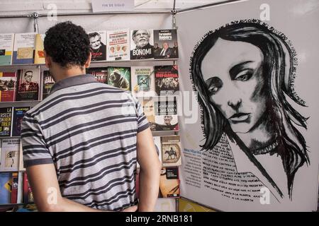 A man schaut Bücher auf der 25. Internationalen Buchmesse Kubas 2016 in Fort of Saint Charles in Havanna, Kuba, am 13. Februar 2016. Während der Veranstaltung, bei der Uruguay als Gastland der Ehre gilt, werden mehr als 900 neue Publikationen in etwa vier Millionen Textkopien mit etwa 70 kubanischen Verlagen ausgestellt. )(dh) CUBA-HAVANA-CULTURE-BOOK FAIR JoaquinxHernandez PUBLICATIONxNOTxINxCHN A man Watches Books während der 25. Internationalen Buchmesse von Kuba 2016 AUF Progress of Saint Charles in Havanna Kuba AM 13. Februar 2016 während der Veranstaltung Thatcher hat Uruguay als Gastland der EHRE Stockfoto