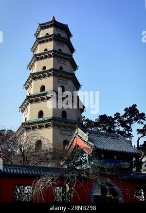Das Foto vom 11. Dezember 2014 zeigt eine Pagode im Jinci-Tempel in Taiyuan, der Hauptstadt der nordchinesischen Provinz Shanxi. Die Pagode wurde in der Sui-Dynastie (581-618) gebaut (ry) CHINA-ANCIENT PAGODEN (CN) WangxSong PUBLICATIONxNOTxINxCHN Foto aufgenommen AM 11. Dezember 2014 zeigt eine Pagode IM Tempel in Taiyuan Hauptstadt von Nordchina S Shanxi Provinz die Pagode, was in der SUI-Dynastie 581 618 gebaut wurde Ry China Alte Pagoden CN WangxSong PUBLICATIONxNOTxCHN Stockfoto