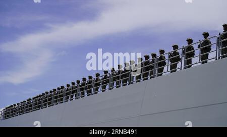 (230901) -- SATTAHIP, 1. September 2023 (Xinhua) -- Teilnehmer der chinesischen Volksbefreiungsarmee-Marine kommen am gemeinsamen Marinetraining-Standort in Thailand, 31. August 2023 an. Ein chinesischer Verteidigungssprecher sagte am Donnerstag, China und Thailand würden Anfang September ein gemeinsames Marinetraining „Blue Strike-2023“ im Golf von Thailand und im Sattahip durchführen.Wu Qian, Sprecher des Ministeriums für nationale Verteidigung, merkte an, dass das Training die Scharfschützentaktik, das Überleben des Dschungels, die Seesuche und -Rettung, und Hubschrauberlandung über Deck. Ziel der Ausbildung ist es, das Ausbildungsniveau und die Koordinationsfähigkeit zu verbessern Stockfoto