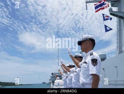 (230901) -- SATTAHIP, 1. September 2023 (Xinhua) -- Teilnehmer der chinesischen Volksbefreiungsarmee-Marine kommen am gemeinsamen Marinetraining-Standort in Thailand, 31. August 2023 an. Ein chinesischer Verteidigungssprecher sagte am Donnerstag, China und Thailand würden Anfang September ein gemeinsames Marinetraining „Blue Strike-2023“ im Golf von Thailand und im Sattahip durchführen.Wu Qian, Sprecher des Ministeriums für nationale Verteidigung, merkte an, dass das Training die Scharfschützentaktik, das Überleben des Dschungels, die Seesuche und -Rettung, und Hubschrauberlandung über Deck. Ziel der Ausbildung ist es, das Ausbildungsniveau und die Koordinationsfähigkeit zu verbessern Stockfoto