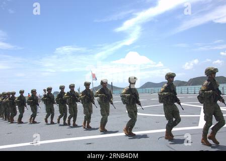 (230901) -- SATTAHIP, 1. September 2023 (Xinhua) -- Teilnehmer der chinesischen Volksbefreiungsarmee-Marine kommen am gemeinsamen Marinetraining-Standort in Thailand, 31. August 2023 an. Ein chinesischer Verteidigungssprecher sagte am Donnerstag, China und Thailand würden Anfang September ein gemeinsames Marinetraining „Blue Strike-2023“ im Golf von Thailand und im Sattahip durchführen.Wu Qian, Sprecher des Ministeriums für nationale Verteidigung, merkte an, dass das Training die Scharfschützentaktik, das Überleben des Dschungels, die Seesuche und -Rettung, und Hubschrauberlandung über Deck. Ziel der Ausbildung ist es, das Ausbildungsniveau und die Koordinationsfähigkeit zu verbessern Stockfoto