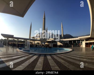 (160222) -- ISLAMABAD, 22. Februar 2016 -- Foto vom 22. Februar 2016 zeigt einen Blick auf die Faisal-Moschee in Islamabad, der Hauptstadt Pakistans. Die Moschee wurde von einem türkischen Architekten entworfen und 1986 fertiggestellt. Es ist wie ein Wüstenbeduinenzelt geformt und ist ein ikonisches Symbol von Islamabad. ) PAKISTAN-ISLAMABAD-FAISAL-MOSCHEE-WAHRZEICHEN AhmadxKamal PUBLICATIONxNOTxINxCHN Islamabad 22. Februar 2016 Foto aufgenommen AM 22. Februar 2016 zeigt eine Ansicht der Faisal-Moschee in Islamabad Hauptstadt von Pakistan die Moschee, die von einem türkischen Architekten entworfen und 1986 fertiggestellt wurde, geformt wie ein Wüsten-Beduinen-S-Zelt, das ikonisch IST Stockfoto