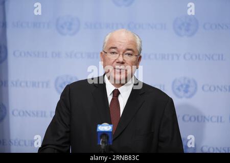 Rafael Ramirez, ständiger Vertreter Venezuelas bei den Vereinten Nationen und amtierender Präsident des Sicherheitsrats im Februar, spricht vor der Presse am 23. Februar 2016 im Hauptquartier der Vereinten Nationen in New York. Der UN-Sicherheitsrat verurteilte am Dienstag auf das Schärfste die Terroranschläge in Homs und Damaskus, Syrien, am 21. Februar, bei denen mehr als 130 Menschen getötet und Hunderte verletzt wurden, sagte eine Presseerklärung des rates. ) VN-NEW YORK-SICHERHEITSRAT-SYRIEN-ANGRIFF LixMuzi PUBLICATIONxNOTxINxCHN Rafael Ramirez ständiger Vertreter Venezuelas bei den Vereinten Nationen und rotierende P Stockfoto