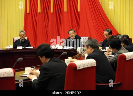 (160225) -- PEKING, 25. Februar 2016 -- Yu Zhengsheng (2. L), Vorsitzender des Nationalen Komitees der Politischen Konsultativkonferenz des chinesischen Volkes (CPPCC), leitet die 40. Sitzung des 12. Nationalen Komitees des CPPCC in Peking, der Hauptstadt Chinas, am 25. Februar 2016. ) (wyl) CHINA-BEIJING-YU ZHENGSHENG-CPPCC-MEETING (CN) LiuxWeibing PUBLICATIONxNOTxINxCHN Peking Februar 25 2016 Yu Zheng Sheng 2. L Vorsitzender des Nationalkomitees der chinesischen Prominenten S politische Konsultativkonferenz CPPCC Vorsitzender der 40. Sitzung der Vorsitzenden der 12. CPPCC National Comm Stockfoto