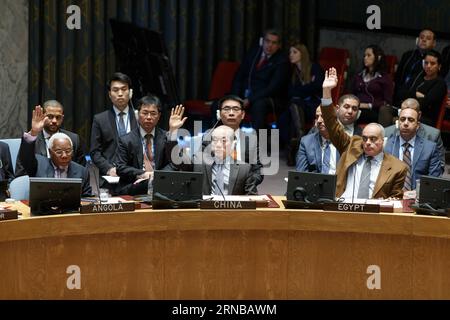 (160226) -- VEREINTEN NATIONEN, 26. Februar 2016 -- Liu Jieyi (Front-C), der Ständige Vertreter Chinas bei den Vereinten Nationen, stimmt für eine Resolution zur Einstellung der Feindseligkeiten in Syrien, die am 26. Februar um 00:00 Uhr Damaszener Zeit im UN-Hauptquartier in New York in Kraft treten wird. ) UN-SICHERHEITSRAT-SYRIEN-WAFFENSTILLSTAND LixMuzi PUBLICATIONxNOTxINxCHN Vereinte Nationen Feb 26 2016 Liu Jieyi Front C Chinesischer ständiger Vertreter bei den Vereinten Nationen stimmt für eine Resolution zur Billigung der Einstellung der Feindseligkeiten in Syrien Thatcher wird UM 00 Uhr Damaskus AUF Fe in Kraft treten Stockfoto