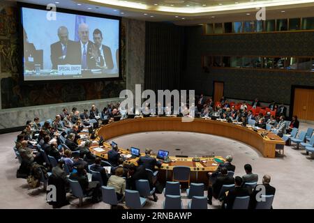 (160226) -- VEREINTEN NATIONEN, 26. Februar 2016 -- Foto aufgenommen am 26. Februar 2016 im Hauptquartier der Vereinten Nationen in New York, zeigt den UN-Sondergesandten für Syrien Staffan de Mistura (auf dem Bildschirm), der den Sicherheitsrat von Genf aus über ein Videokonferenzsystem informiert. Der syrische UN-Gesandte Staffan de Mistura sagte am Freitag, dass am 7. März eine neue Runde der Syrien-Gespräche wieder aufgenommen werde. UN-SICHERHEITSRAT-SYRIEN-GESPRÄCHE LixMuzi PUBLICATIONxNOTxINxCHN Vereinte Nationen Feb 26 2016 Foto aufgenommen AM 26 2016. Februar AM Hauptsitz der Vereinten Nationen in New York zeigt den UN-Sondergesandten für Syrien Staffan de Mistura AUF der Stockfoto