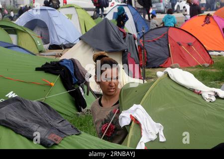 Flüchtlinge in Idomeni an der griechisch-mazedonischen Grenze (160227) -- ATHEN, 26. Februar 2016 -- Ein Flüchtling ruht beim Lager Eidomeni für die Öffnung der Grenze zwischen Griechenland und der ehemaligen jugoslawischen Republik Mazedonien (FYROM), Griechenland, 26. Februar 2016. ) GRIECHENLAND-ATHEN-FLÜCHTLINGE MariosxLolos PUBLICATIONxNOTxINxCHN Flüchtlinge in Idomeni an der griechisch-mazedonischen Grenze Athen Februar 26 2016 ein Flüchtling ruht beim Lager IN Eidomeni für die Öffnung der Grenze zwischen Griechenland und der ehemaligen jugoslawischen Republik Mazedonien FYROM Griechenland Februar 26 2016 Griechenland Athen Flüchtlinge MariosxLolos PUBLICATIONxTxTxTxTN Stockfoto